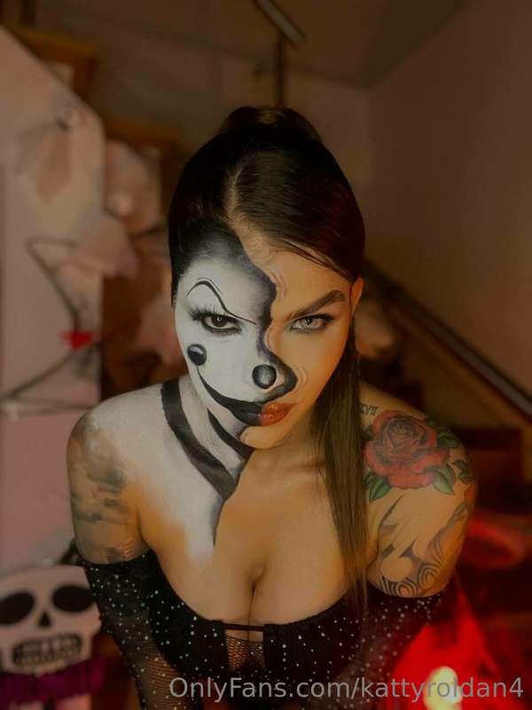 I can't wait for Halloween!! I have to prepare my costume fo..