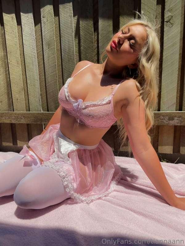 ***10 days of halloween costumes*** **Day 8:** Maid (Barbie ..