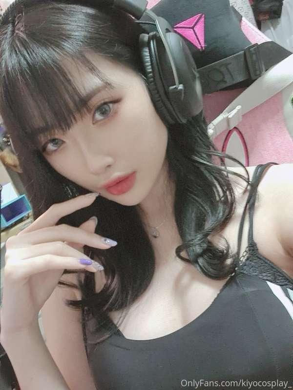 Gamer GF says give me money to buy more genshin cosplays 🤪