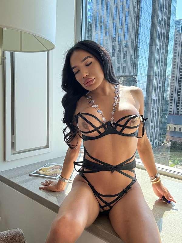 What do you think: should I keep this on or take it off? 🥰