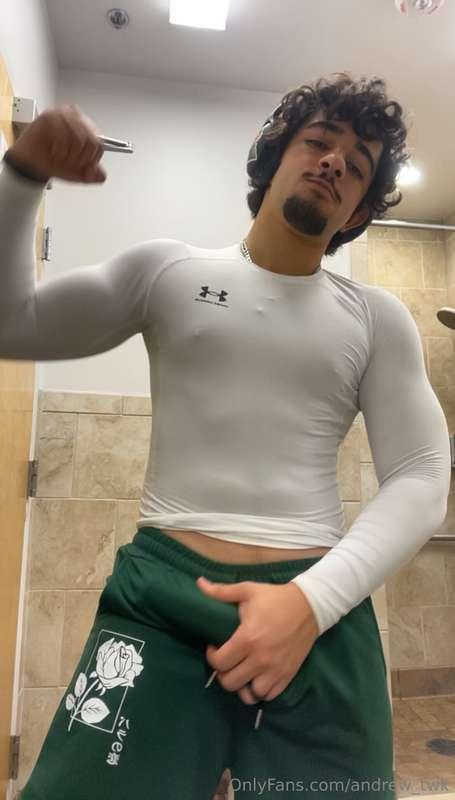Let's fuck in the gym bathroom