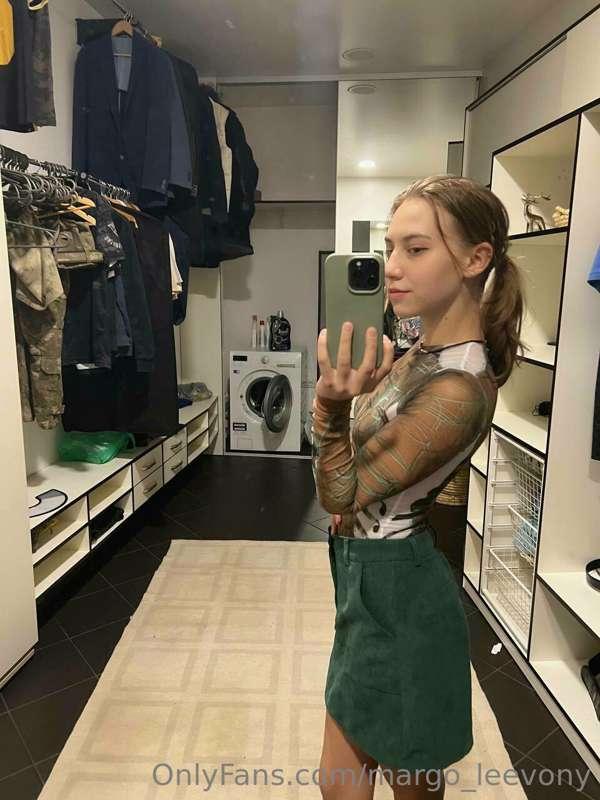 Choosing an outfit for a party is a challenge, maybe go nake..