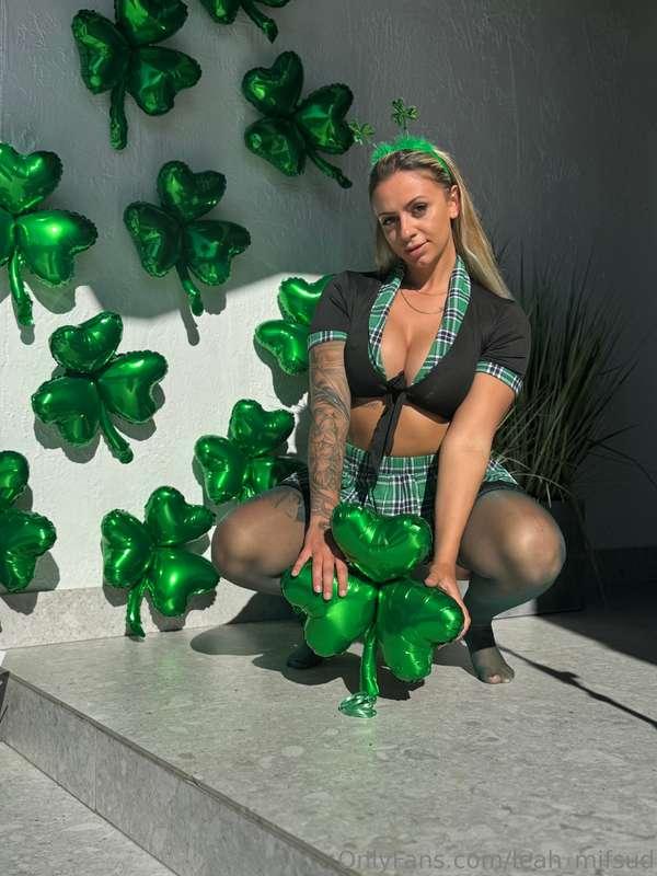 Here to be your lucky charm today 😇💚Happy St.Patricks Day 🍀