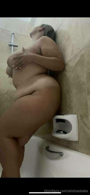 Wanna see more of me in the Shower?😘💦