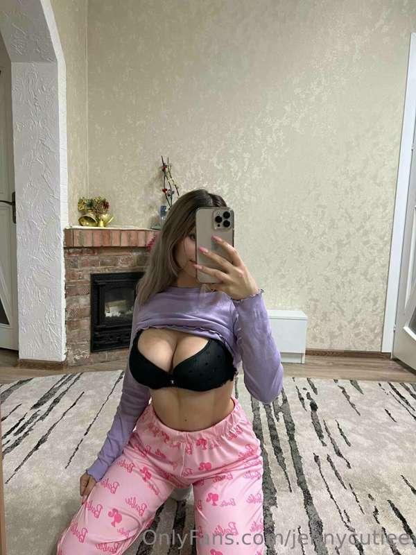 Guess what size is it 😈