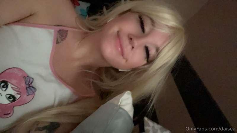 waiting 4 you to cum on my face now