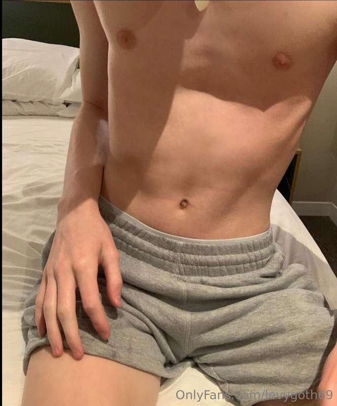 levygoth69 image #0