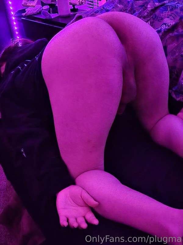How femboys sleep, tbh 😴