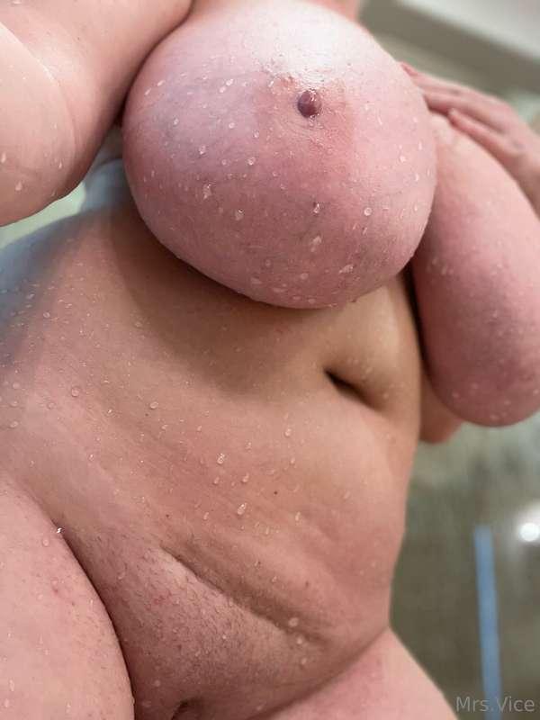 Sometimes a shower just feels soooo good in the morning 🚿