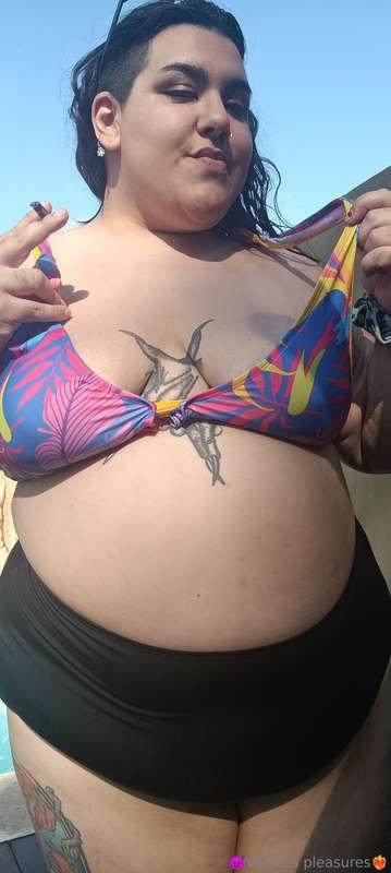 My bikini is sooo wet, should i take it off? hit ♥ if you wa..