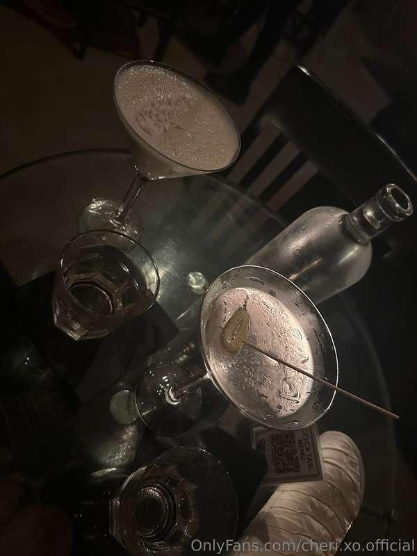 Enjoying some sexy martinis 🍸 tonight! What are your evening..