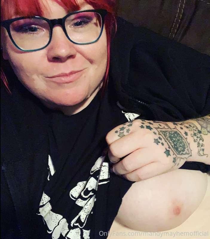 It’s Friday night...here’s a little something for you. 🤤
