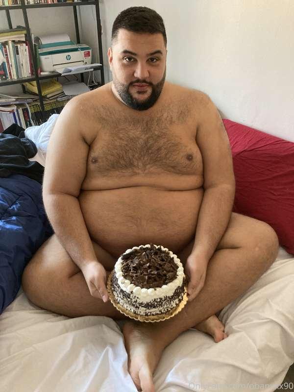 It’s my birthday 🎂 would you like a slice of cake? 🐻 feel fr..