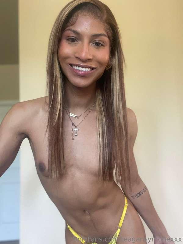 Swipe to see me suck something 😉🍆  Dm me if you wish it was ..
