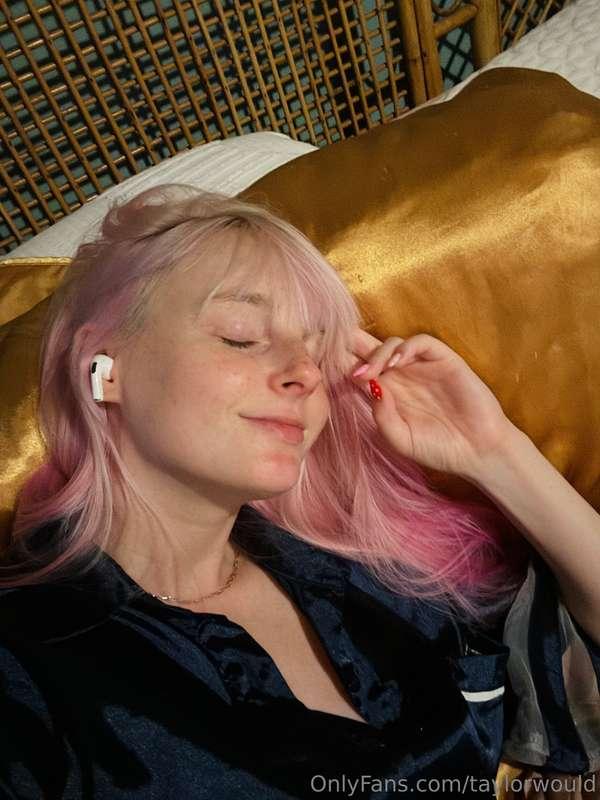Okayyyy but pleasuring myself while wearing earbuds isssss a..