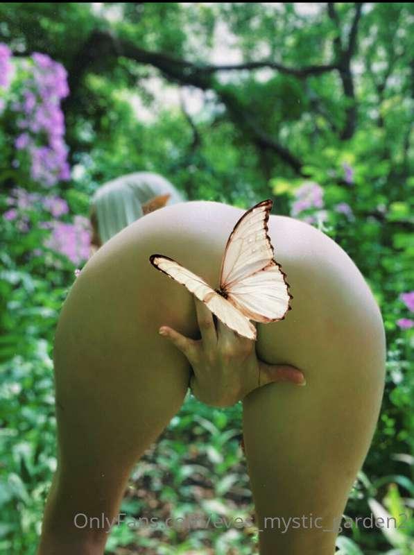 Follow my free page to see A LOT more of me, way more often ..