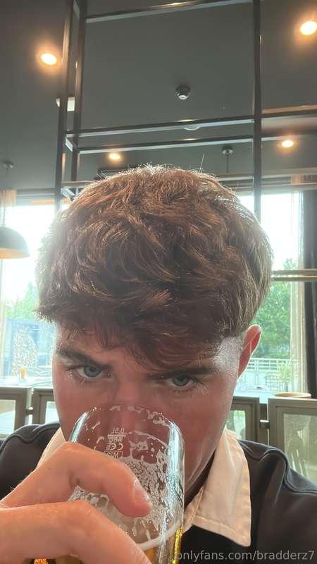 Beers last night in the lobby👅👅