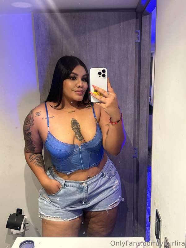 let's take a mirror selfie together? 😉