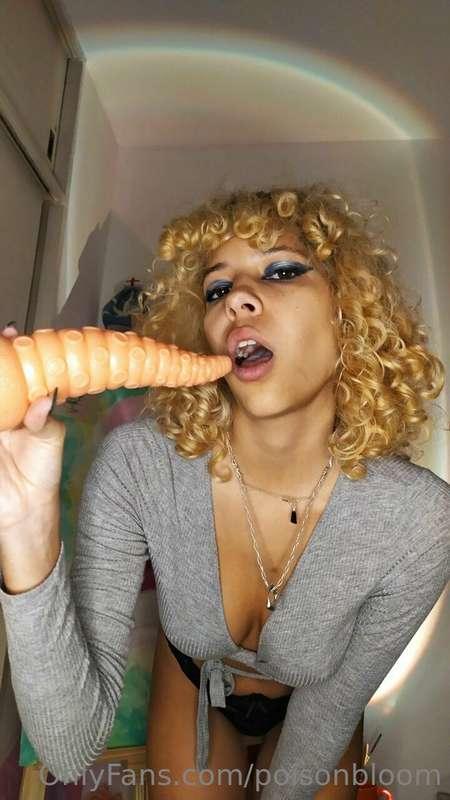 Thanks for the 800 💖

I need to play with my tentacle dildo ..