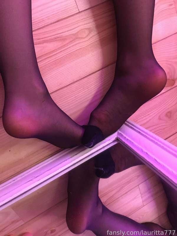 Who wanna kiss that beauties❤️🔞 #stockings #feet #ass #booty