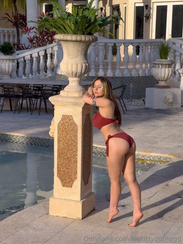 bigtittygothegg main image