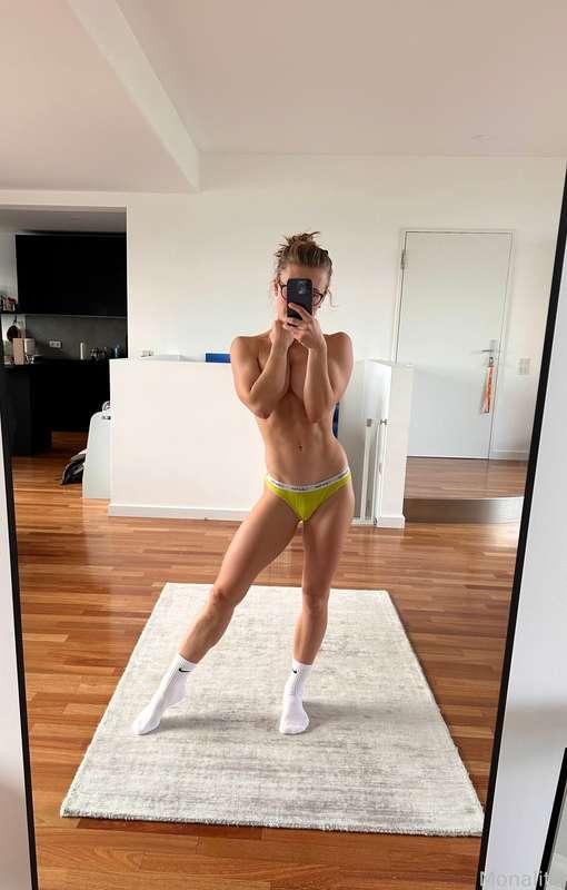 No sunshine outside today.. but my yellow panties shine brighter than the sun anyway 💛

#fyp #fit #abs #athletic #blonde #topless #socks #glasses 