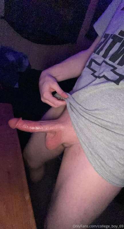 Like this if you want more posts of my big curious cock😉🥵
