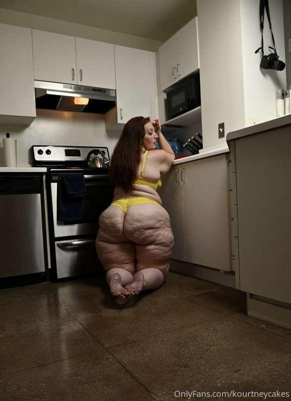 kourtneycakes image #0