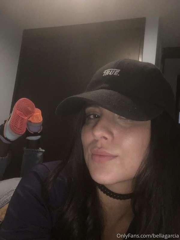 Pretty tired babe can you help me relax a bit? 😣