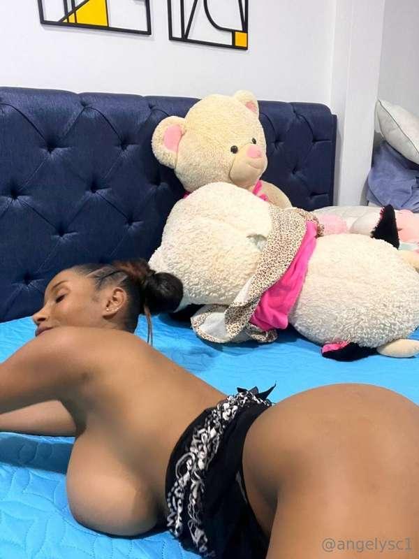 Lista en mi camita esperandote mor 🥰