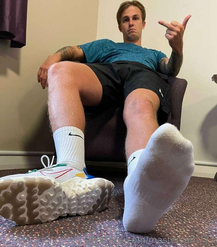 These feet arent gonna lick themselves👅