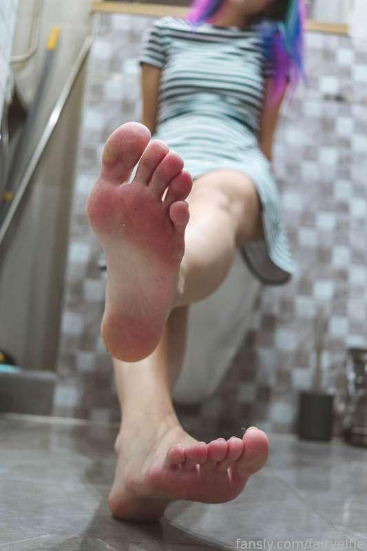 Full set available now &lt;3 


#fyp #barefeet #barefoot #feet #soles #dirtyfeet #lingerie #egirl #booty #ass