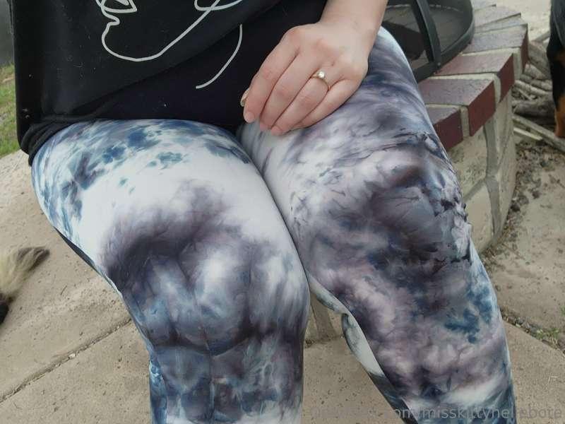 Some Thigh Thursday love for y'all, featuring my new legging..