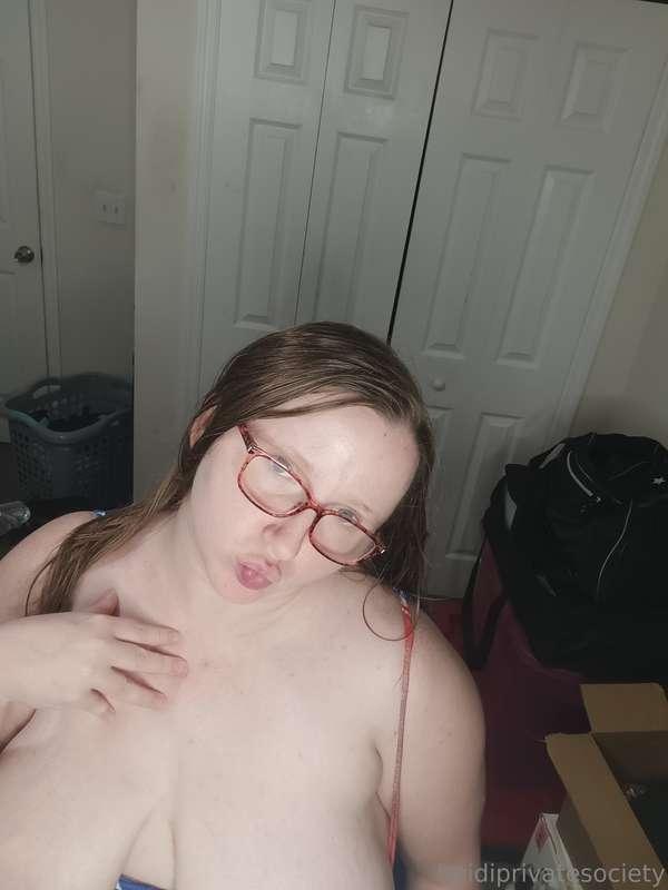 muah. Hope everyone is doing well today!