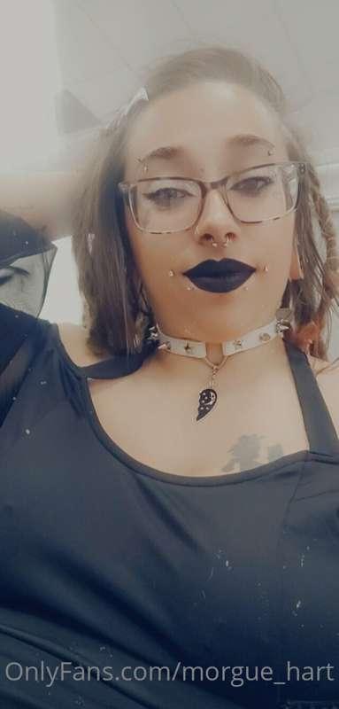 Anyone wanna cum put my collar to use and walk me like the a..