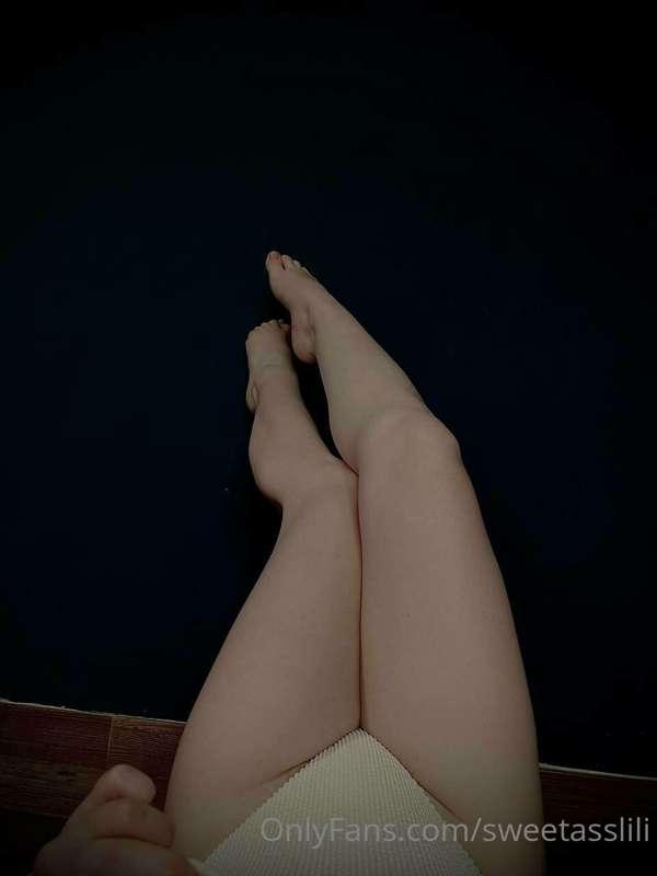 I want to caress your cock with my feet. Do you like that?🤤🤤..