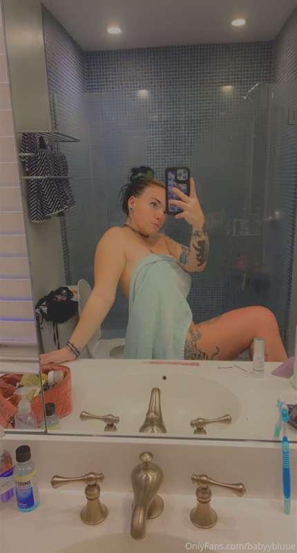 Should I drop this towel??🙊🙊