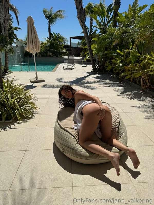 I play, you watch. Deal ?