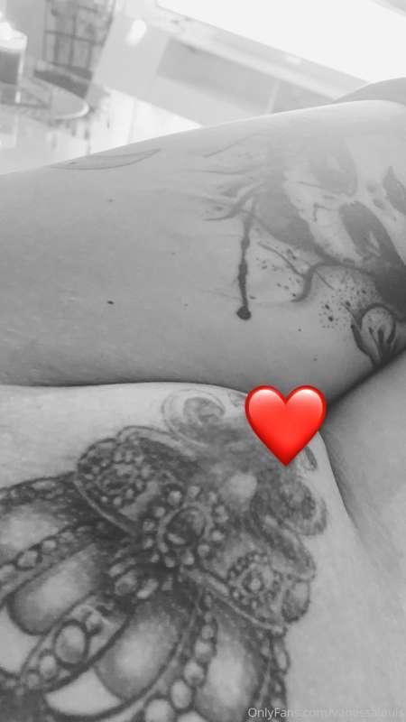 Wanna see my pierced pussy 🐱? DM me