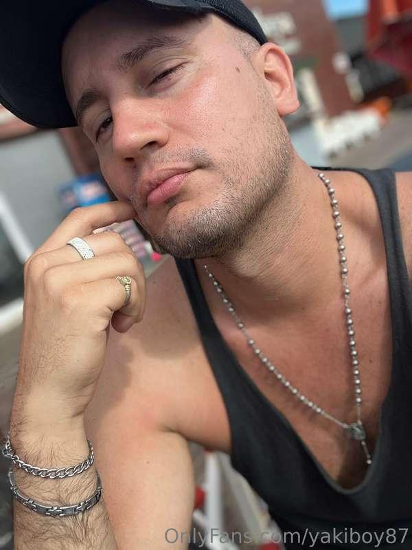 vacation for me 🌊☀️🏖️ I'm alone. do you want to come ?