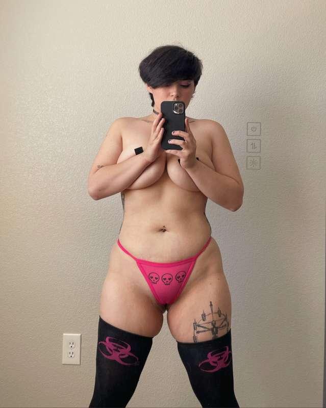 god DAMN i looked hot heregonna put another old set on sale ..