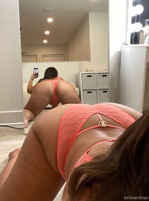 Drop a 🍑 or hit my dm ;)