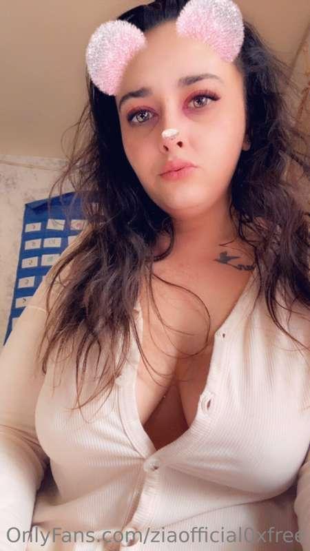 Y’all I need likes today♥️ like bomb my page 100 likes or mo..