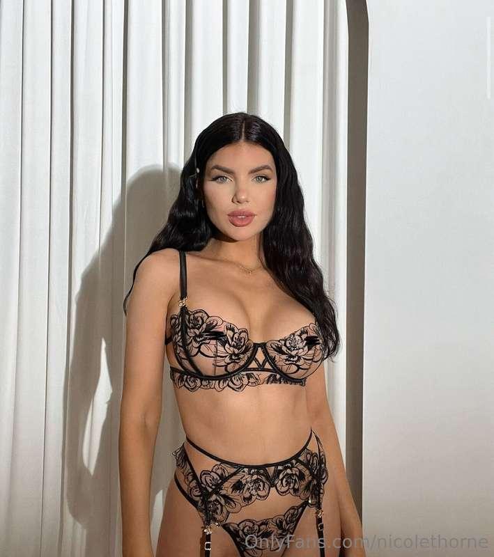 Wanna see the rest, that I can't share on IG? 🖤🖤