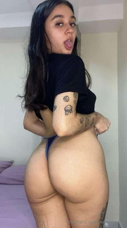 trying to tempt you to spank my ass... is it working? 😜