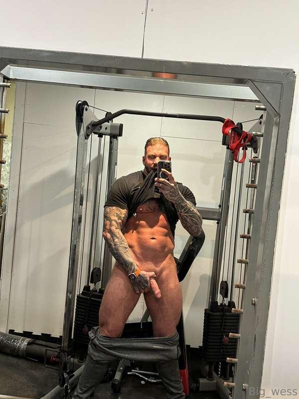 Let me fuck you in the gym 🍆🥵🥵