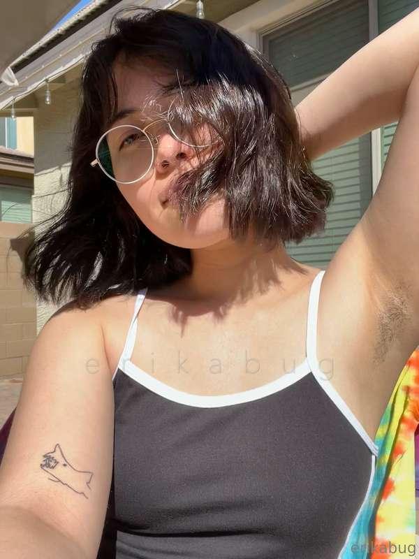 my toxic trait is filming armpit & nakey vlogs then never ed..