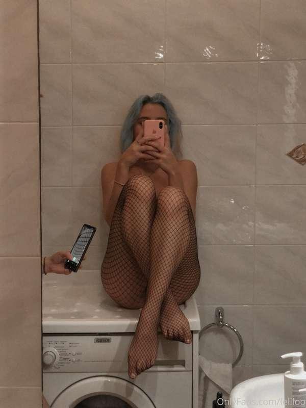 Who would like to see video of my legs in the stockings? 🖤 D..