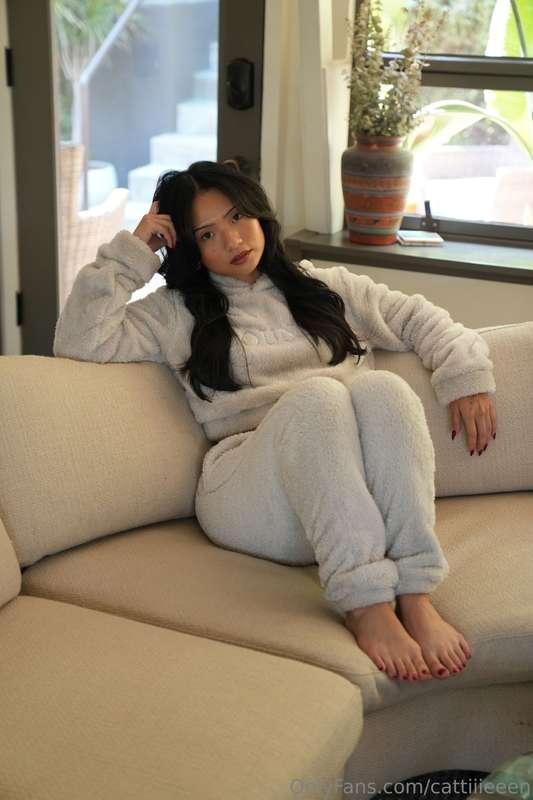 Just a little spoon looking for her big spoon… any takers? 😩..