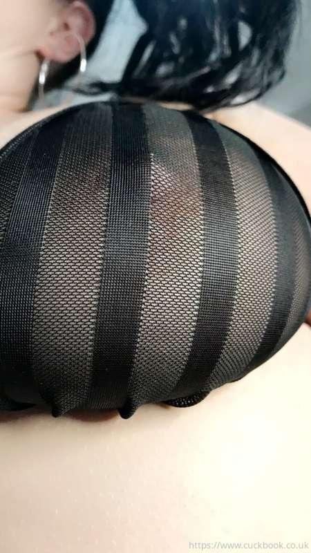 I love how this bra cups me firm, you can see though the mat..